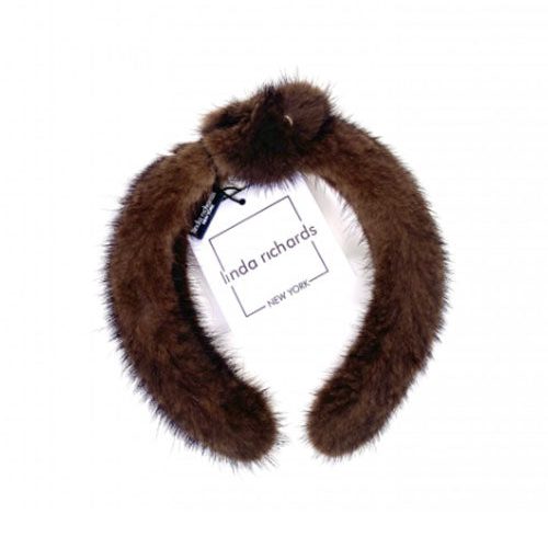 A brown mink fur headband with a knot in the middle. The label has black text that reads “linda richards NEW YORK.” 